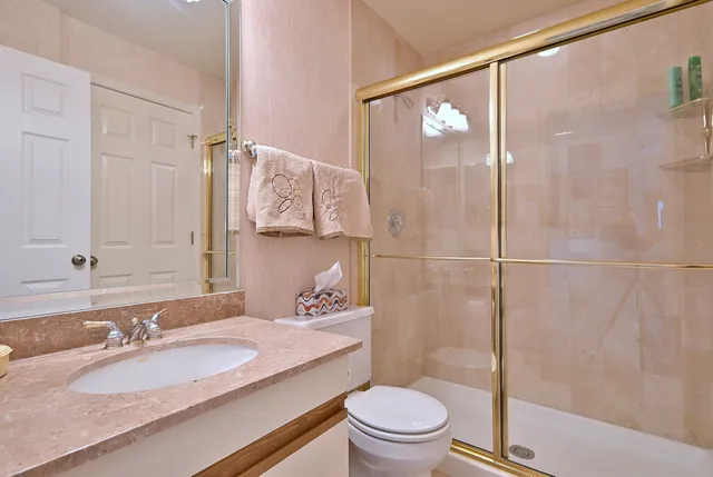 $319,900 | 5 Willow Parkway, Unit 5, Buffalo Grove, IL 60089