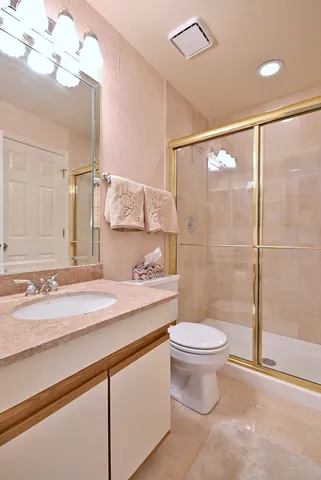 $319,900 | 5 Willow Parkway, Unit 5, Buffalo Grove, IL 60089