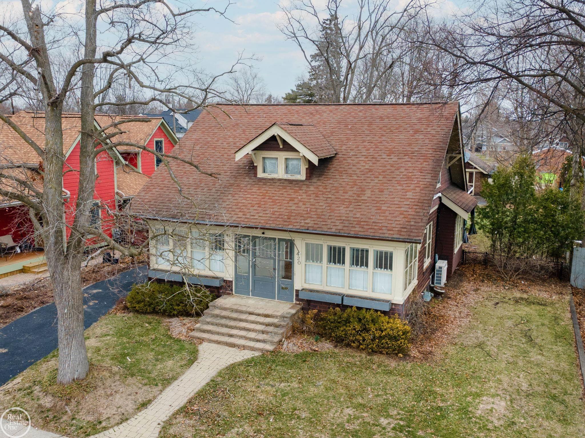 420 West 2nd Street Rochester, MI 48307 - Photo 2 of 36 50202429-471b43bc-76ae-43d9-bea5-b22123fa6705.JPG