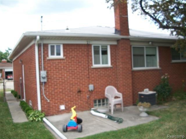 8610 Potomac Street Center Line, MI 48015 - Photo 21 of 22 Patio.JPG