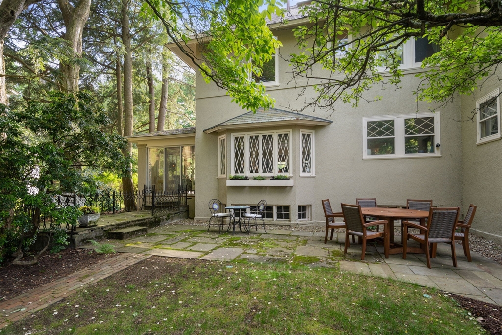 22 Whitman Road Worcester, MA 01609 - Photo 4 of 42