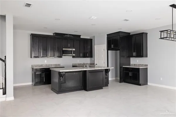 $2,200 | 5307 North Crown Point, Pharr, TX 78577