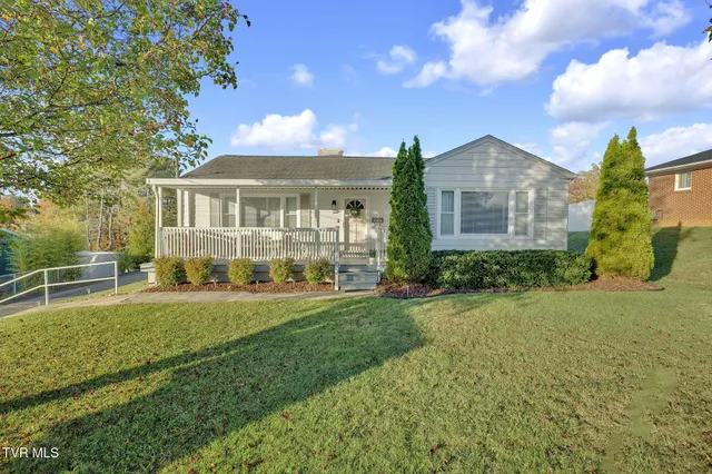 $299,900 | 102 Memorial Drive, Bristol, TN 37620