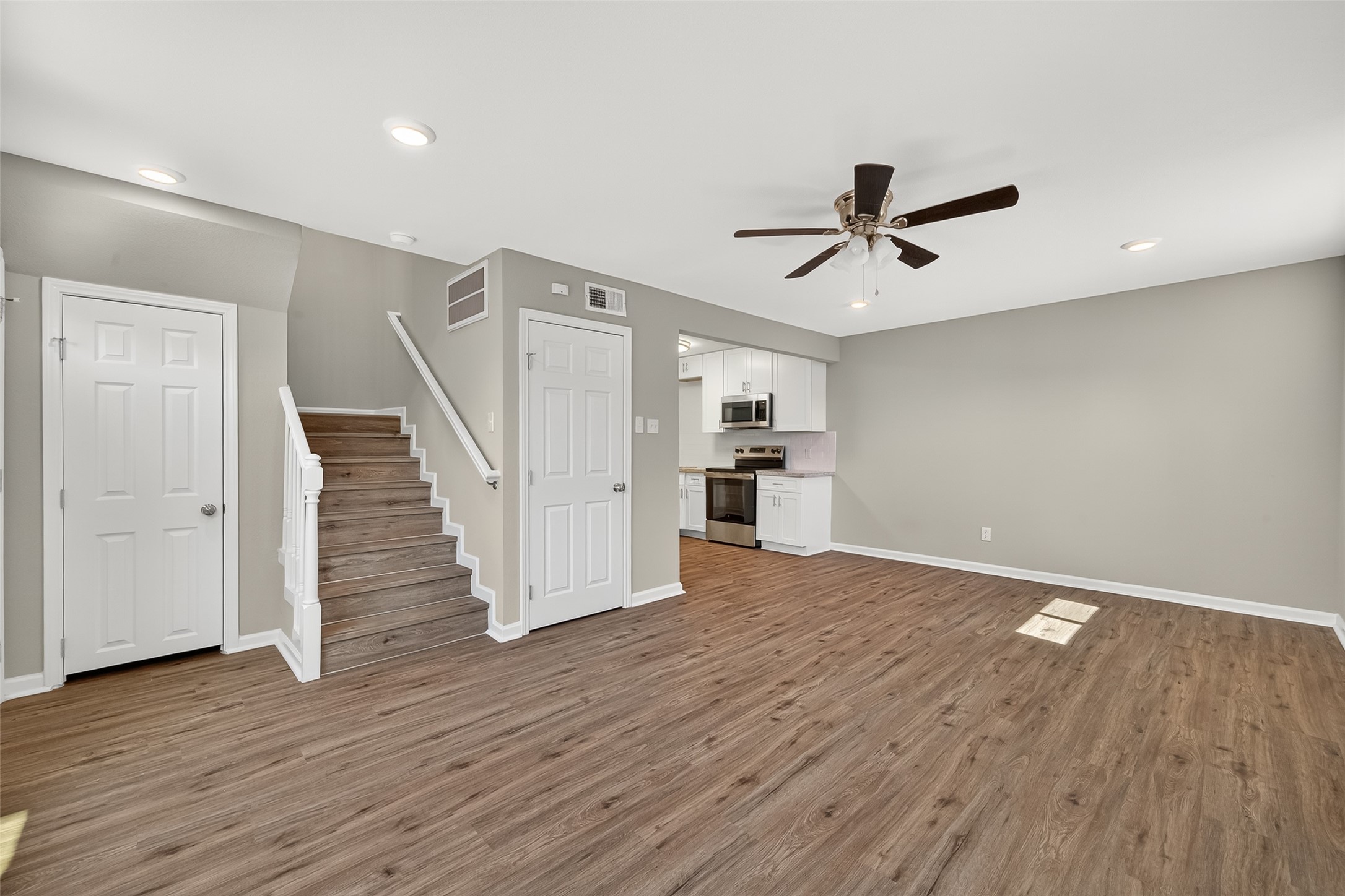 7047 Bissonnet Street, Unit 54 Houston, TX 77074 - Photo 11 of 30 a view of empty room with wooden floor and ceiling fan