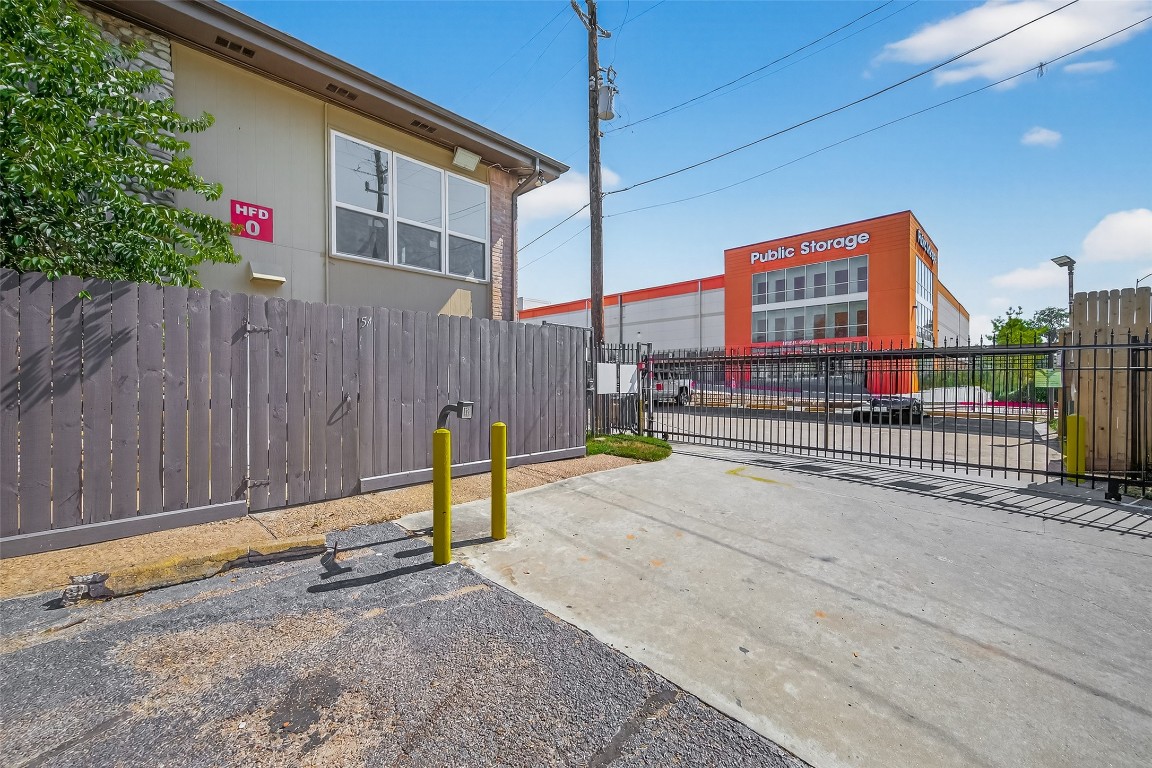 7047 Bissonnet Street, Unit 54 Houston, TX 77074 - Photo 3 of 30