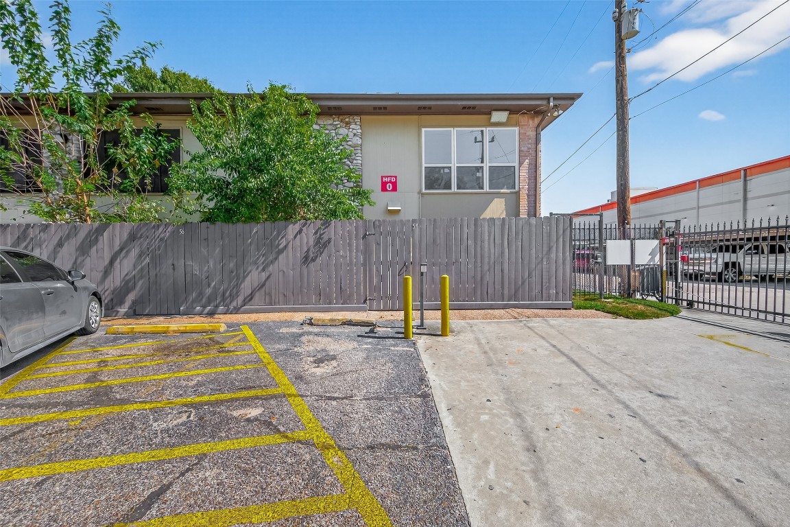 7047 Bissonnet Street, Unit 54 Houston, TX 77074 - Photo 4 of 30