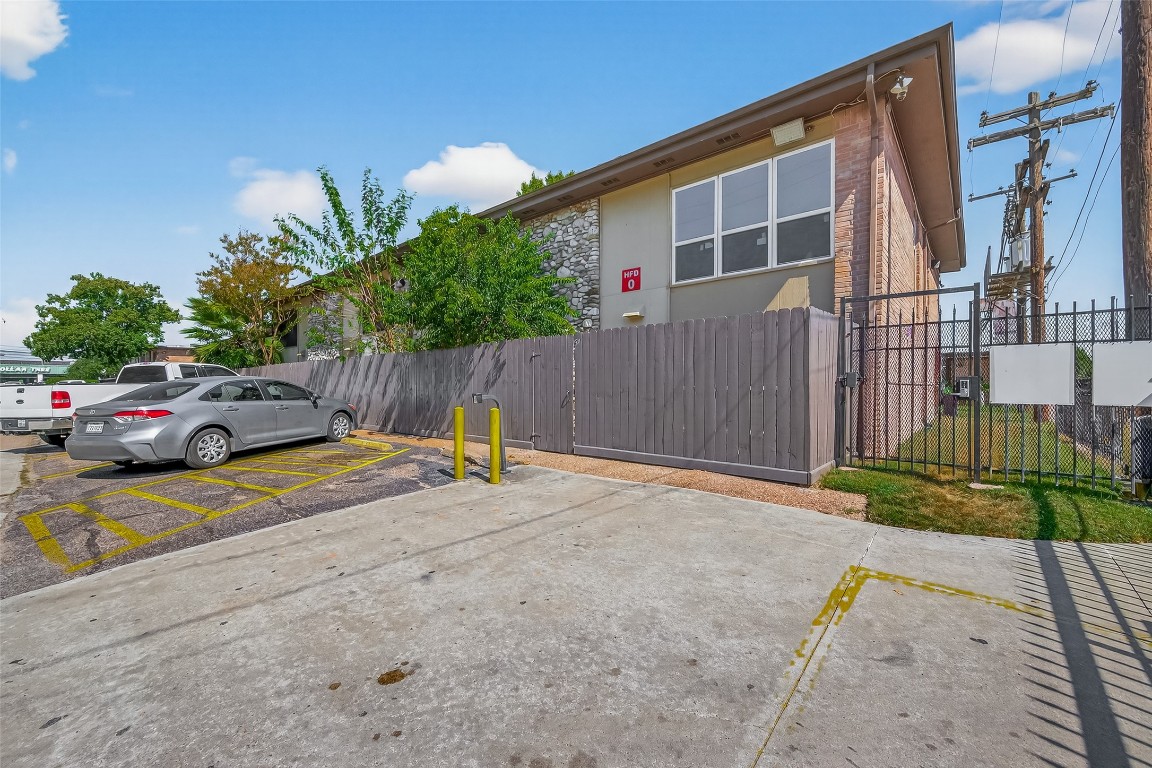 7047 Bissonnet Street, Unit 54 Houston, TX 77074 - Photo 5 of 30