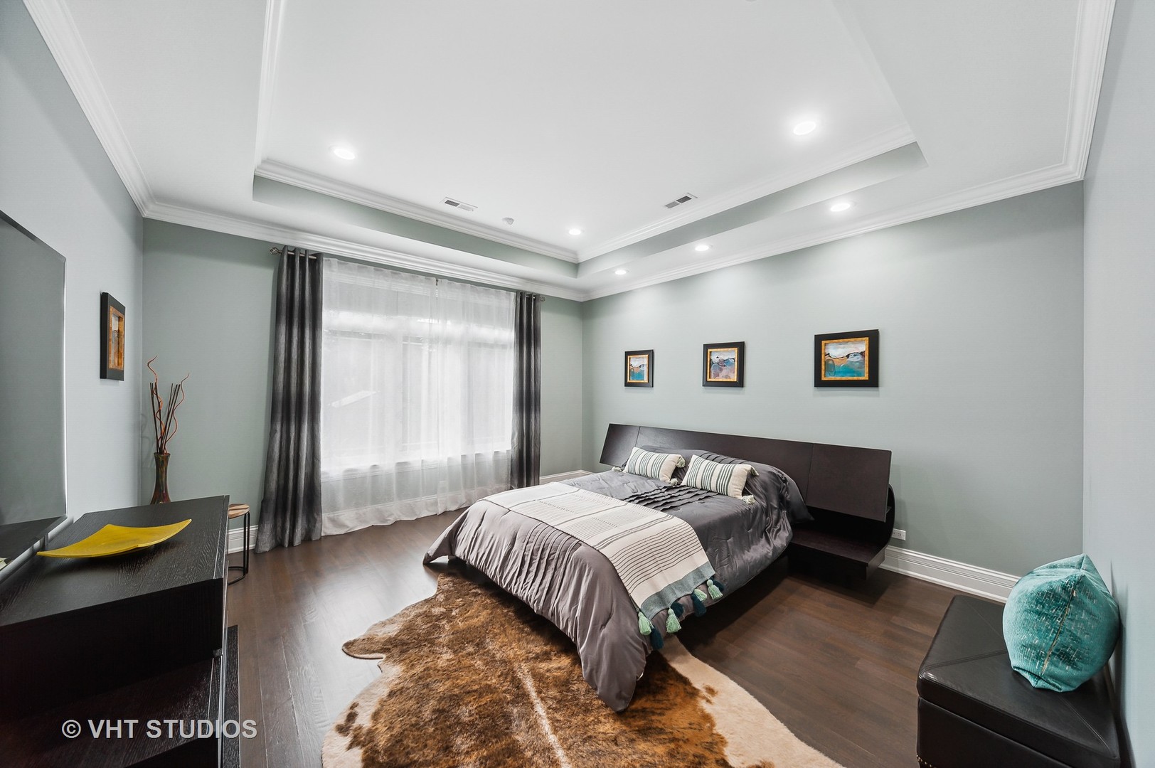 1010 Gladish Lane Glenview, IL 60025 - Photo 14 of 28 a bedroom with bed and window