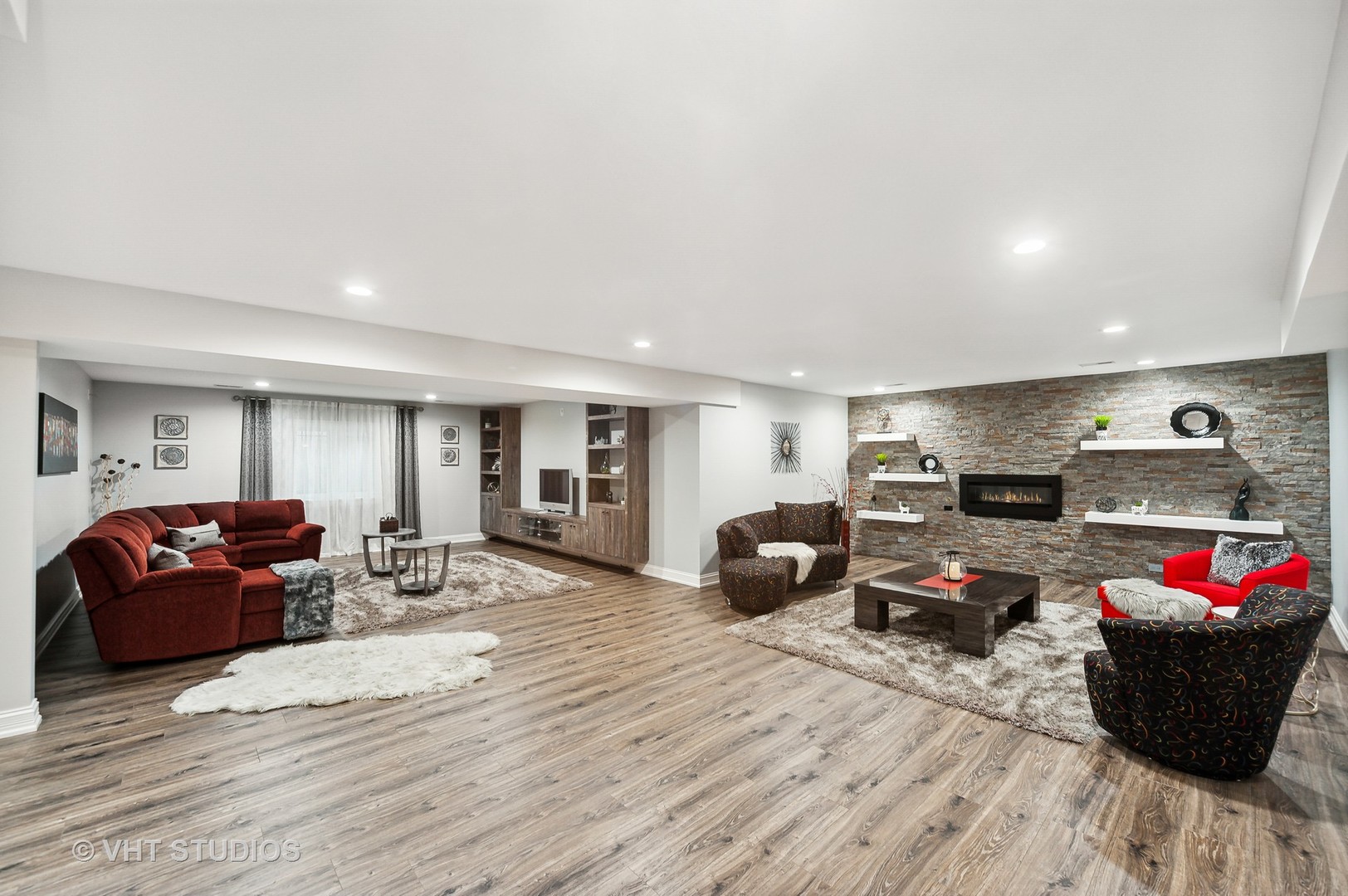 1010 Gladish Lane Glenview, IL 60025 - Photo 18 of 28 a living room with furniture window and a table