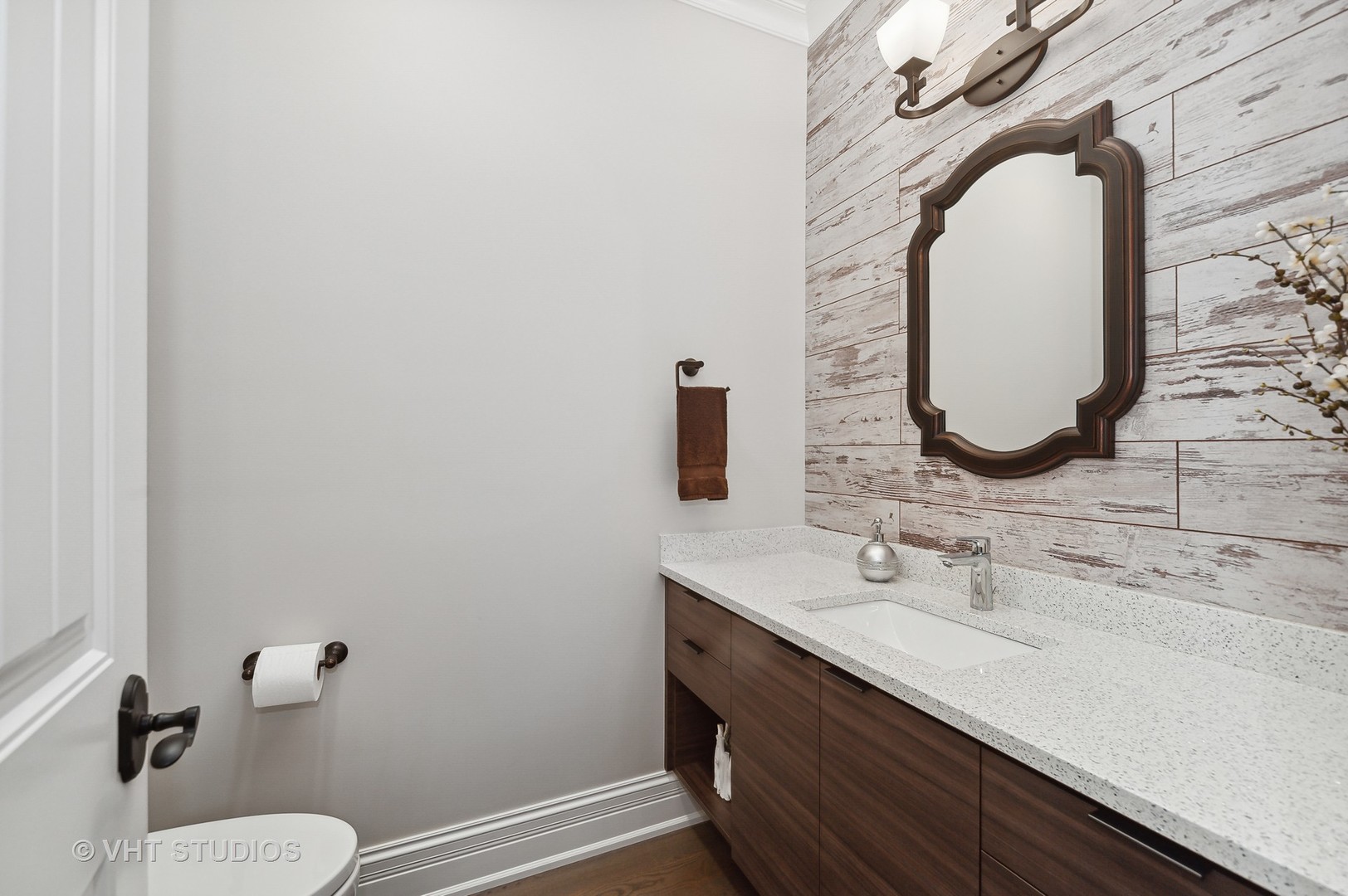 1010 Gladish Lane Glenview, IL 60025 - Photo 4 of 28 a bathroom with a sink and a mirror