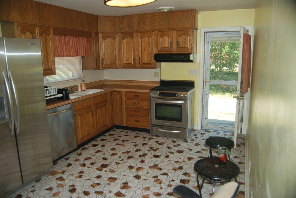 7010 Brookview Road Roanoke, VA 24019 - Photo 4 of 13 Kitchen