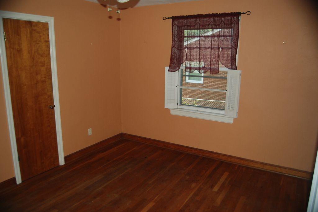 7010 Brookview Road Roanoke, VA 24019 - Photo 7 of 13 DSC_0392 (002)