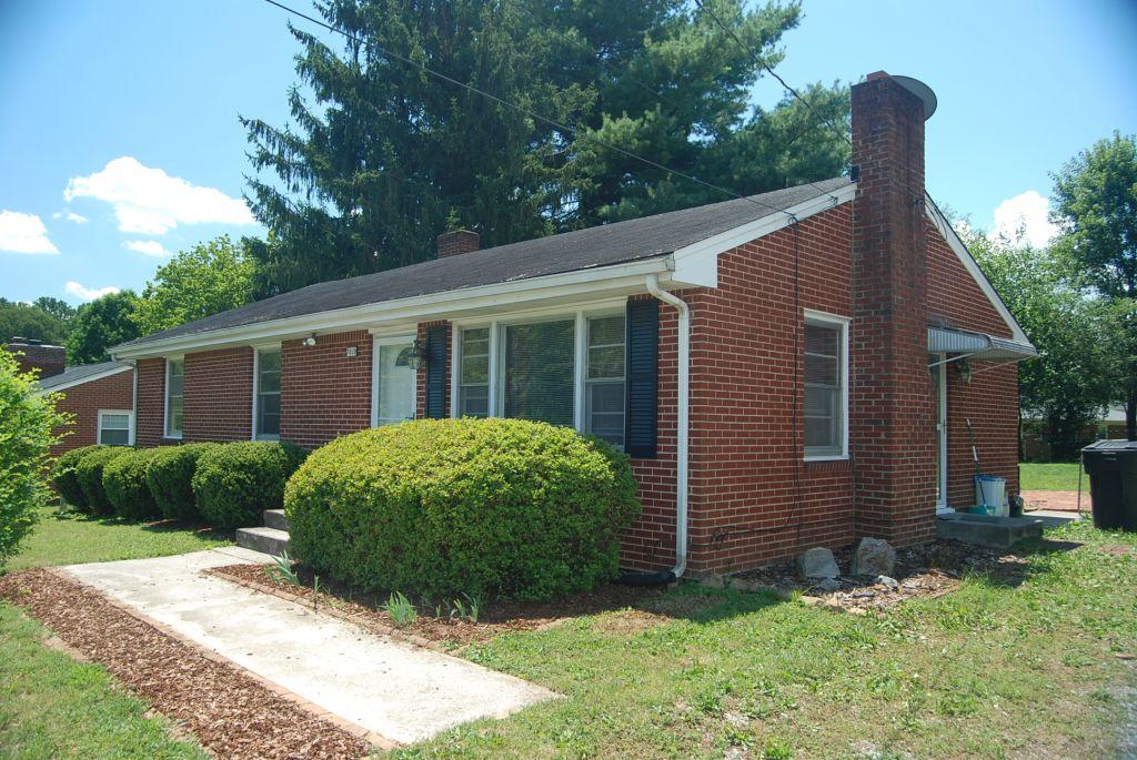 7010 Brookview Road Roanoke, VA 24019 - Photo 8 of 13 Front Ext D