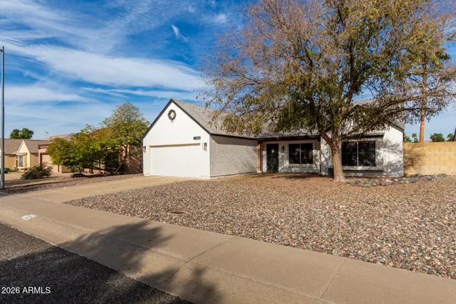 $369,900 | 1002 East Oraibi Drive, Phoenix, AZ 85024