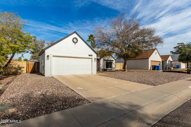 $369,900 | 1002 East Oraibi Drive, Phoenix, AZ 85024
