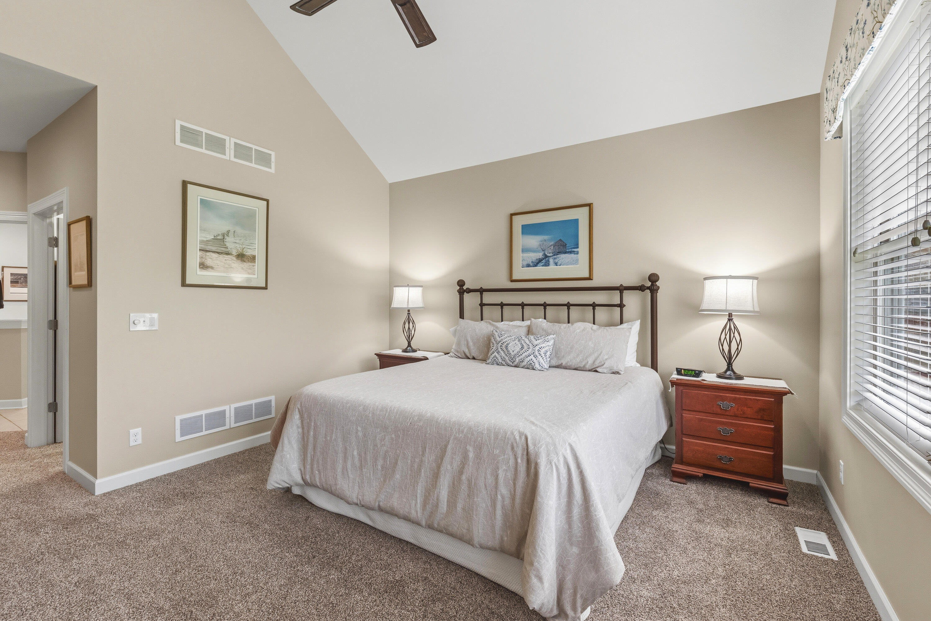 N73-w13623 Claas Road, Unit R4 Menomonee Falls, WI 53051 - Photo 15 of 42 Master Bedroom
