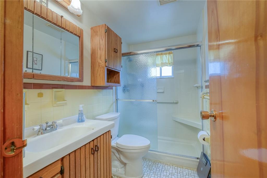 133 Foxcroft Road Pittsburgh, PA 15220 - Photo 13 of 25 Gallery Image 13
