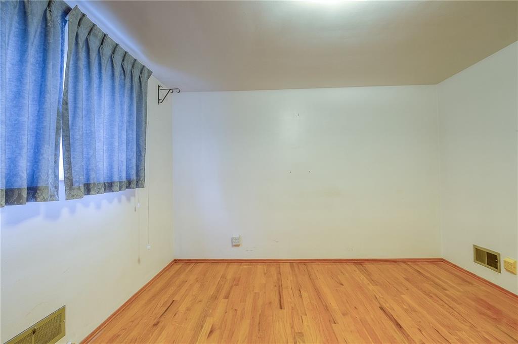 133 Foxcroft Road Pittsburgh, PA 15220 - Photo 14 of 25 Gallery Image 14