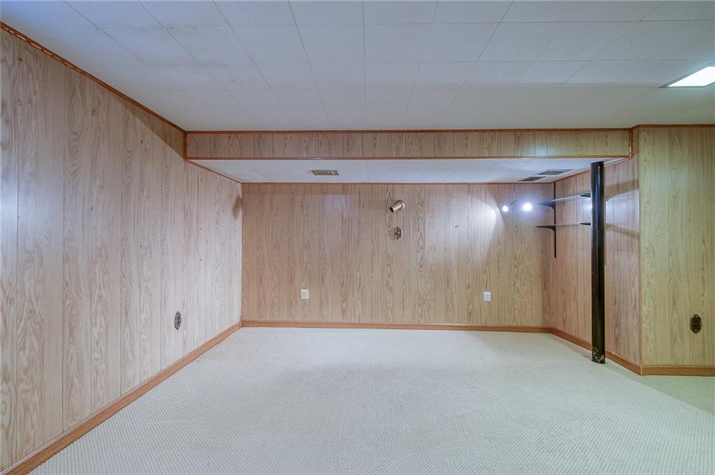 133 Foxcroft Road Pittsburgh, PA 15220 - Photo 17 of 25 Gallery Image 17