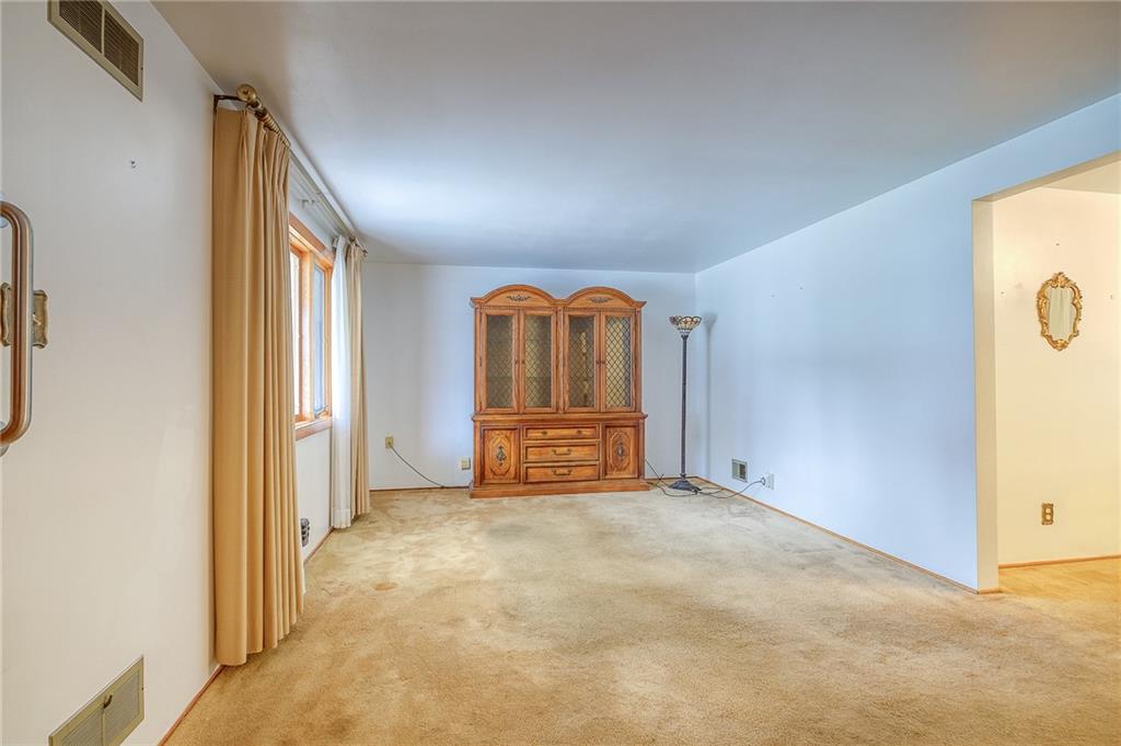 133 Foxcroft Road Pittsburgh, PA 15220 - Photo 3 of 25 Gallery Image 3