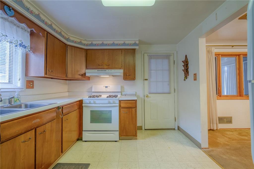 133 Foxcroft Road Pittsburgh, PA 15220 - Photo 8 of 25 Gallery Image 8