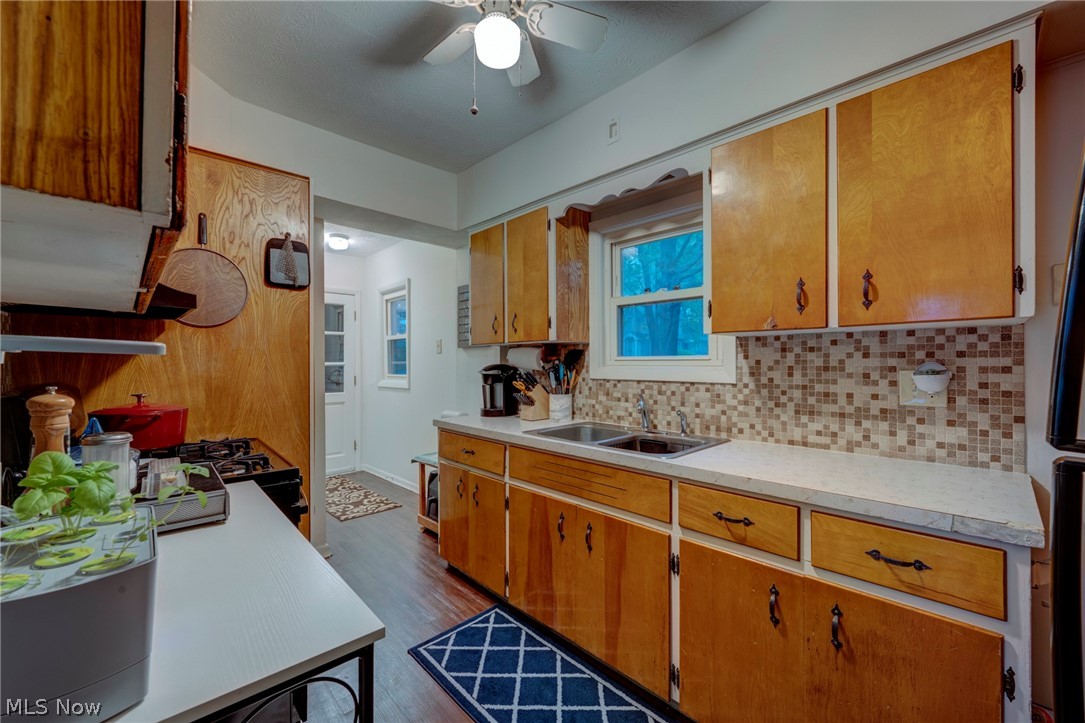 939 Davis Street Akron, OH 44310 - Photo 10 of 19 Kitchen