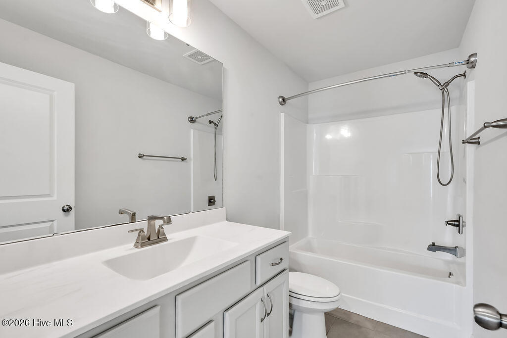 142 Rice Marsh Way Wilmington, NC 28412 - Photo 42 of 64 Convenient second floor full bathroom.