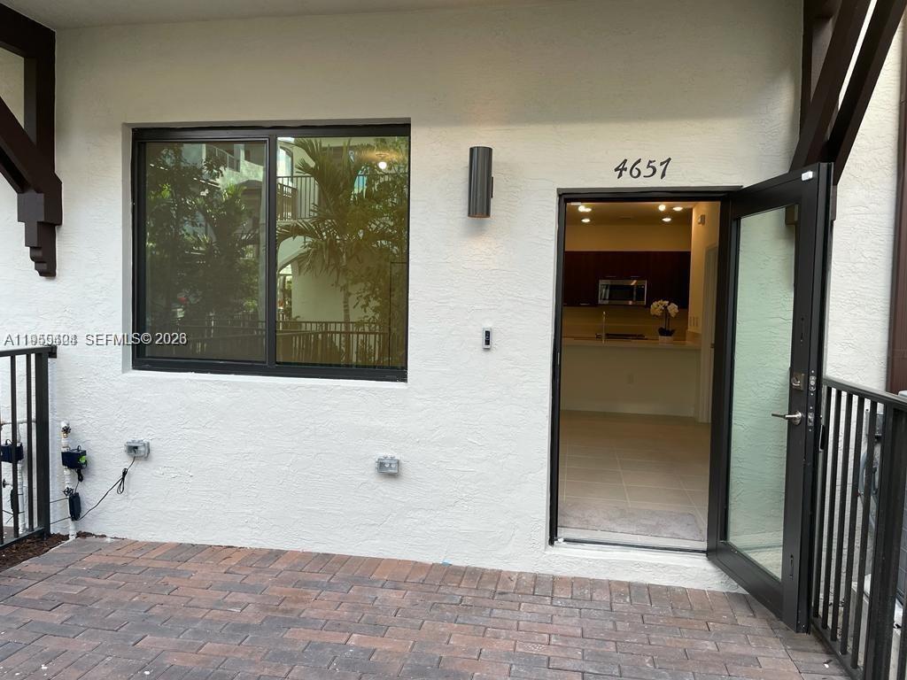 4657 Northwest 83rd Path Doral, FL 33166 - Photo 4 of 23