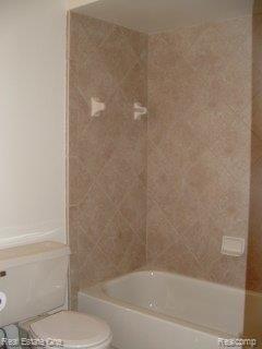 1863 Jenny Lane Rochester, MI 48309 - Photo 20 of 24 Newly tiled #2 bath