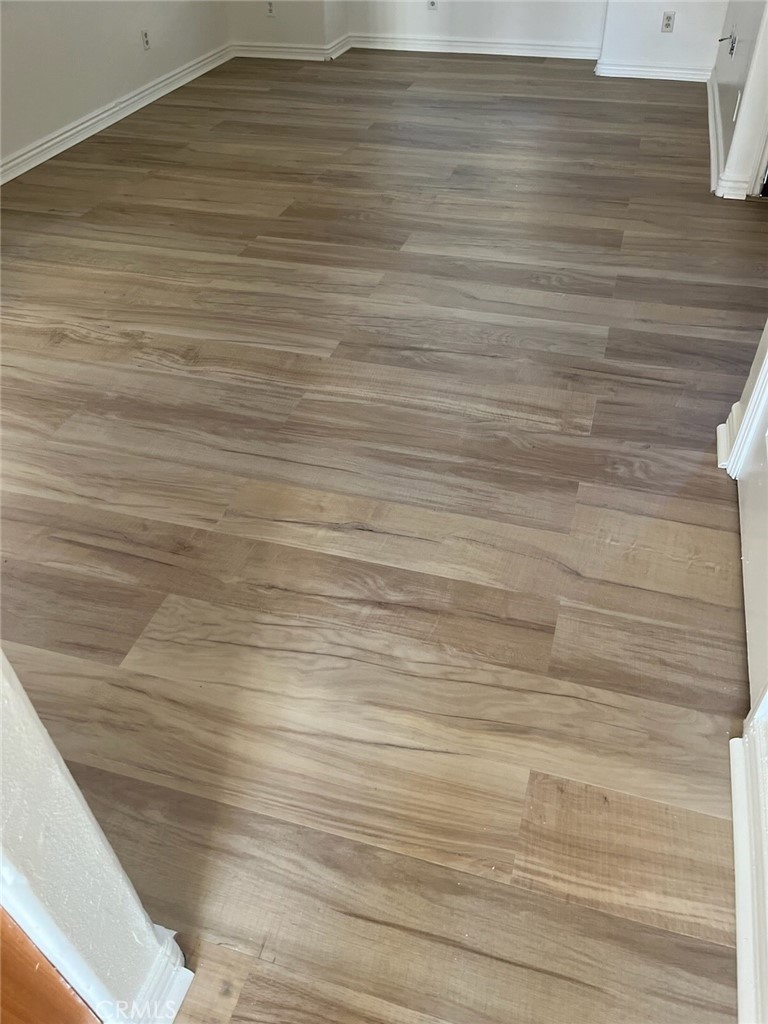 306 Lampman Way Placentia, CA 92870 - Photo 7 of 25 a bathroom with a bathtub