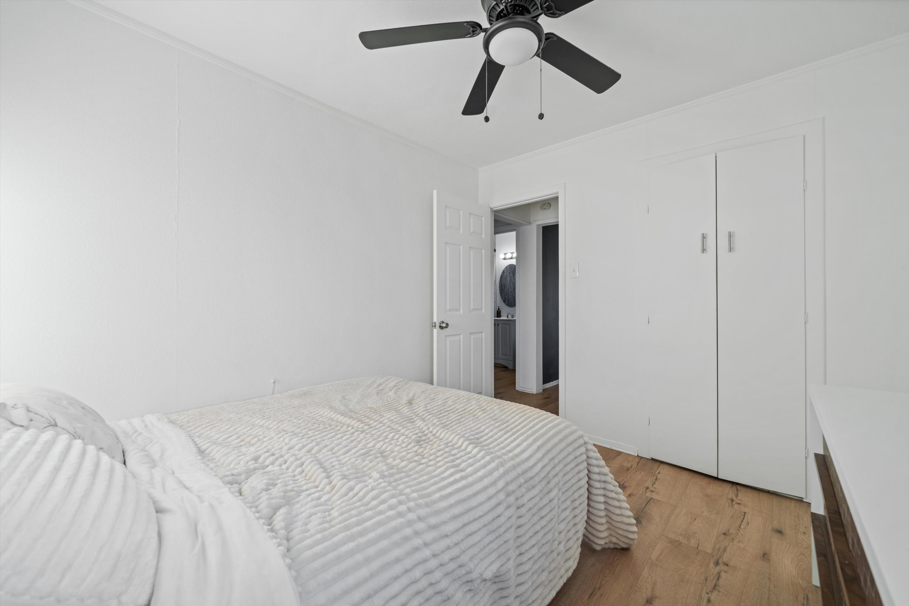 43308 18th Street West Lancaster, CA 93534 - Photo 4 of 27 05-JYP02246