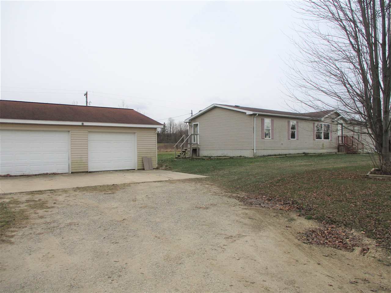 5848 East Hibbard Road Corunna, MI 48817 - Photo 27 of 32 50062288-26.JPG