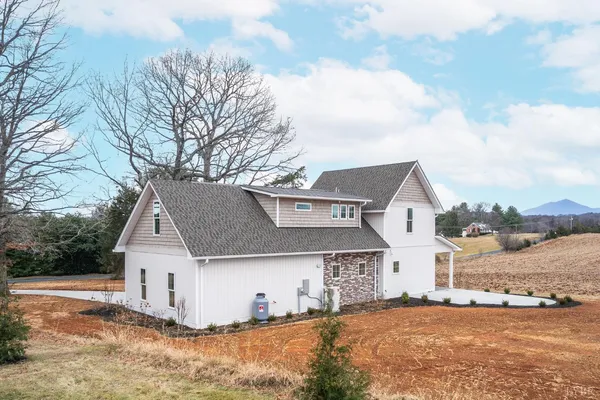 $689,900 | 3741 Lowry Road, Goode, VA 24556