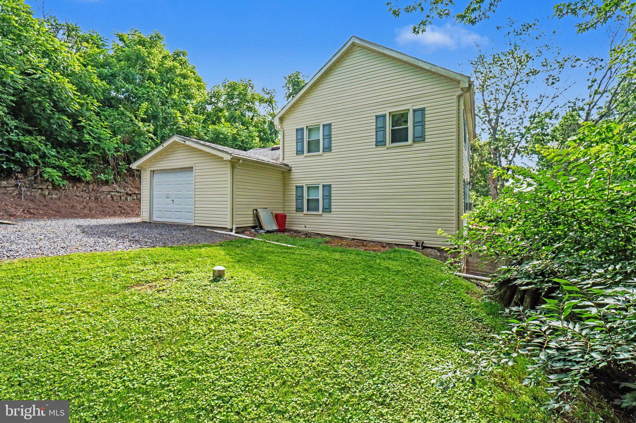103 Turkey Bird Road Newport, PA 17074 - Photo 4 of 33