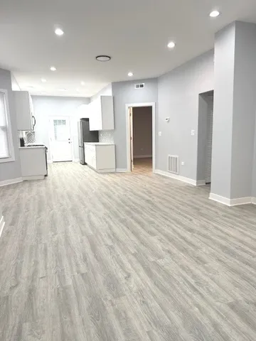 $3,000 | 2442 North Lawndale Avenue, Unit 2, Chicago, IL 60647