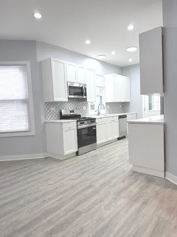 $3,000 | 2442 North Lawndale Avenue, Unit 2, Chicago, IL 60647