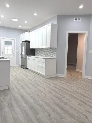 $3,000 | 2442 North Lawndale Avenue, Unit 2, Chicago, IL 60647