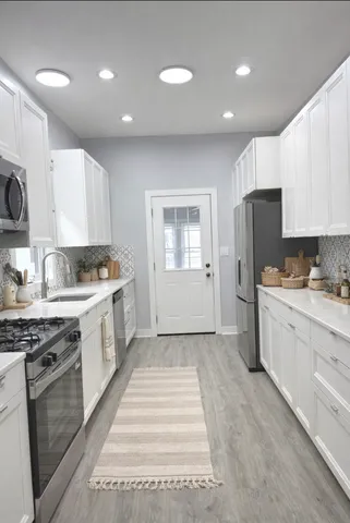 $3,000 | 2442 North Lawndale Avenue, Unit 2, Chicago, IL 60647