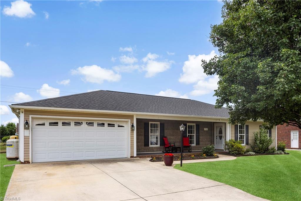 136 Meadowview Road Mocksville, NC 27028 - Photo 2 of 31