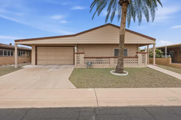 $1,900 | 2431 North Higley Road, Mesa, AZ 85215