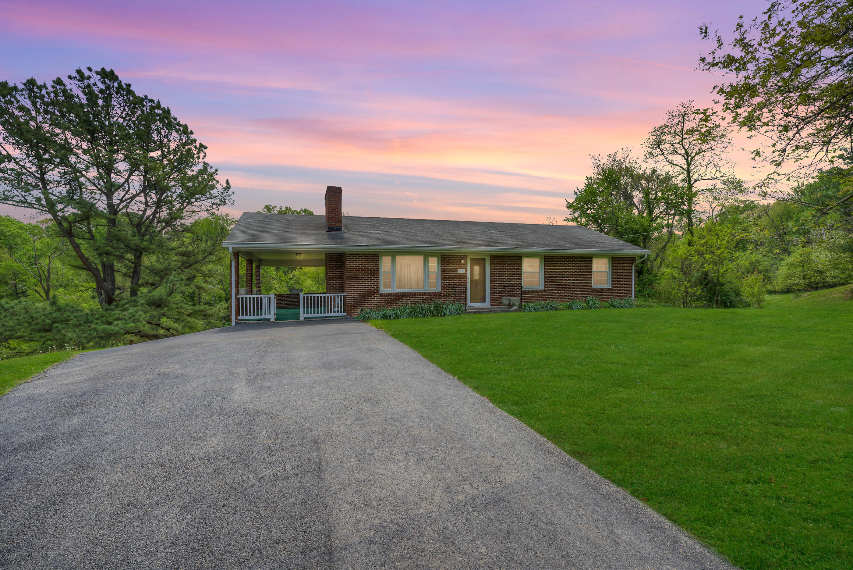 2822 Blue Ridge Boulevard Roanoke, VA 24012 - Photo 3 of 35 5F3CF3BC-D696-4B73-BDCE-CA4C35A4B13F