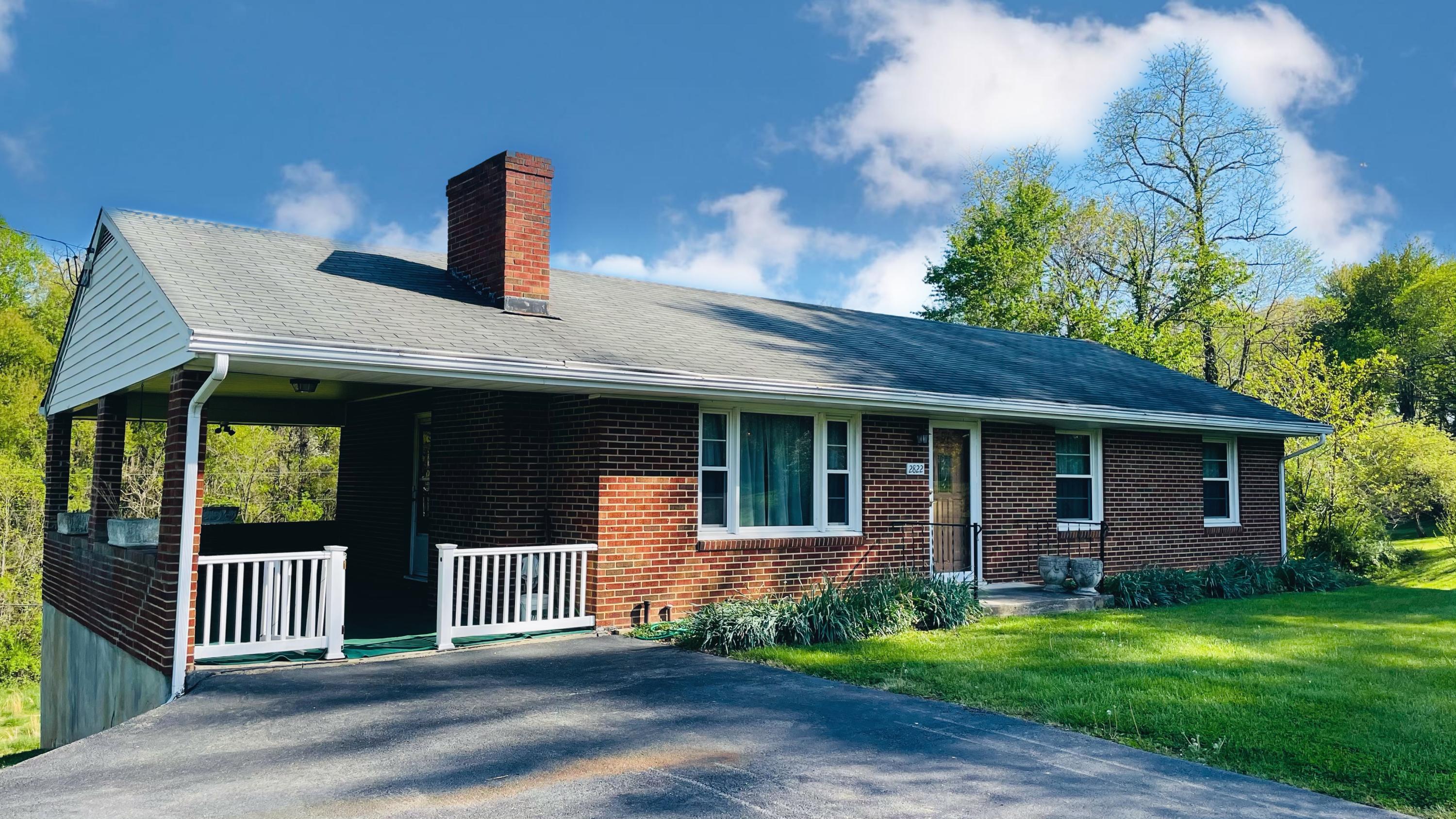 2822 Blue Ridge Boulevard Roanoke, VA 24012 - Photo 4 of 35 0787F279-F6B9-43E2-B58B-3C23D2389BB9