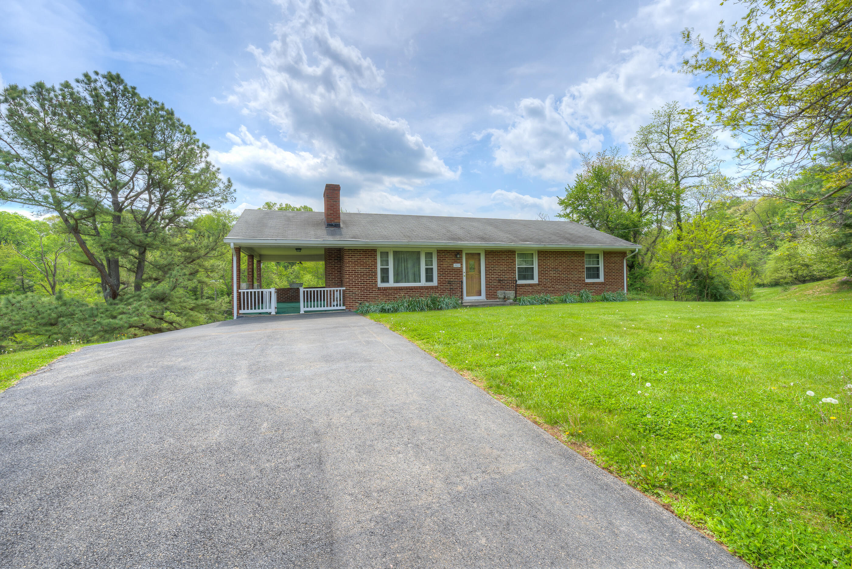 2822 Blue Ridge Boulevard Roanoke, VA 24012 - Photo 5 of 35 D8DCFF14-DEE3-4471-9BBE-8DB7F6902AC3