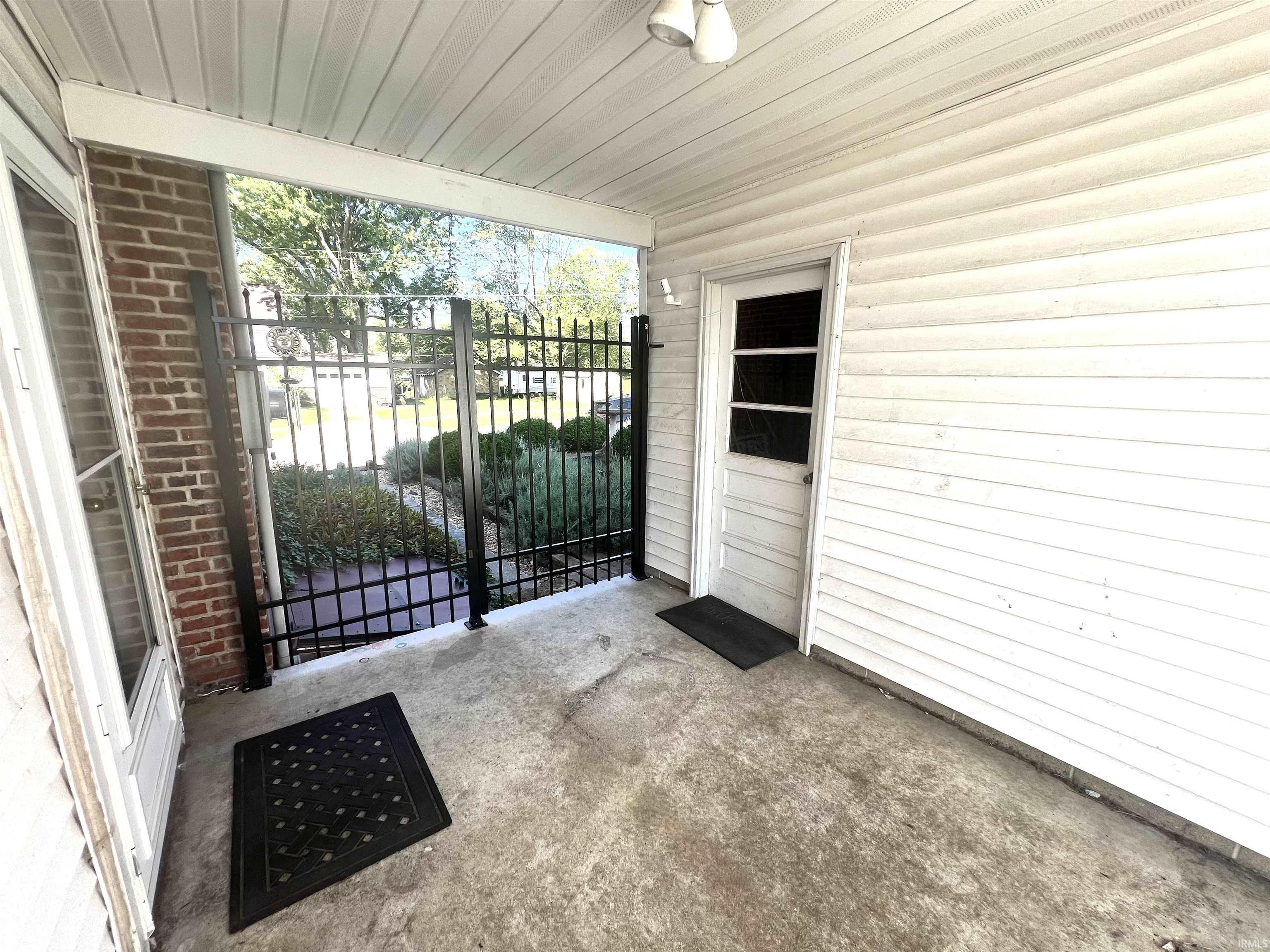 501 East Main Street Loogootee, IN 47553 - Photo 4 of 36