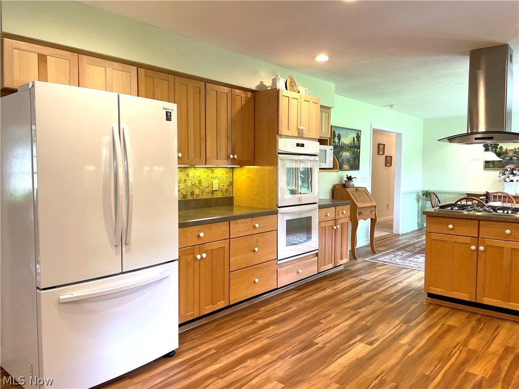 12709 Ravenna Road Chardon, OH 44024 - Photo 11 of 35 Kitchen with plenty of counterspace.