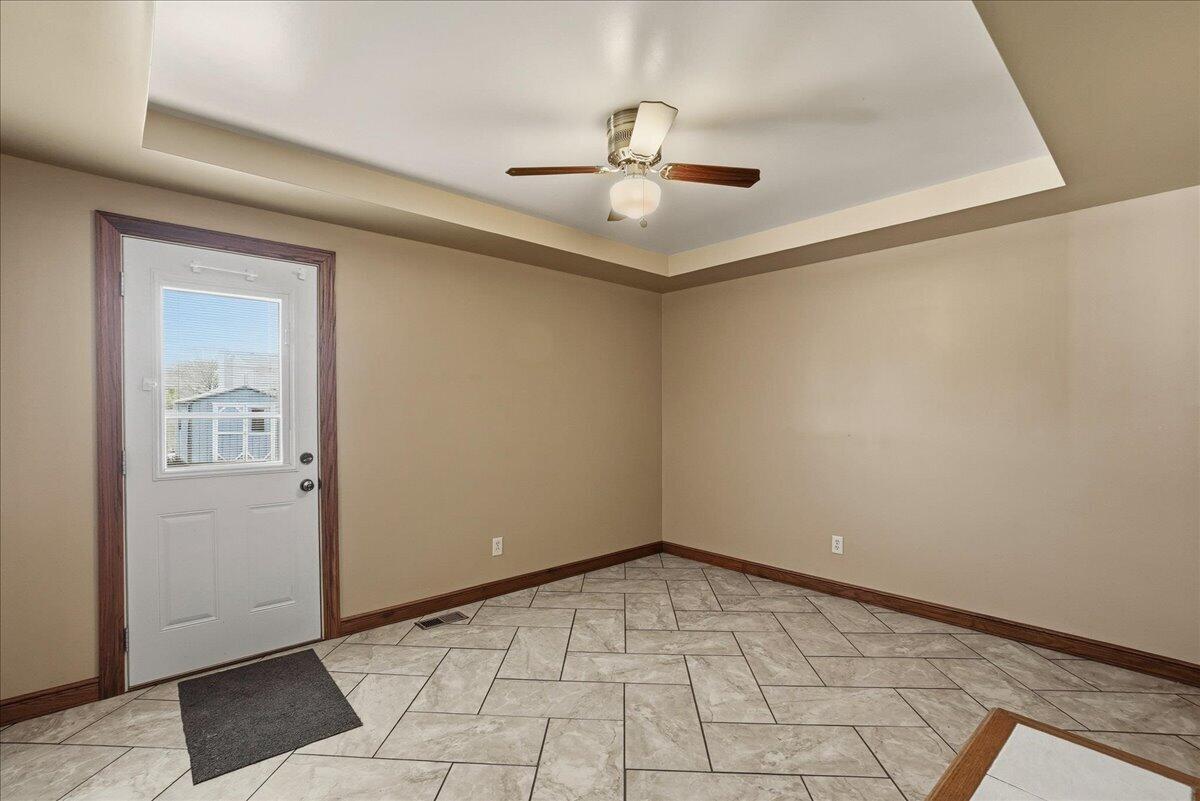 9937 Delaware Place Highland, IN 46322 - Photo 12 of 31 1200x801