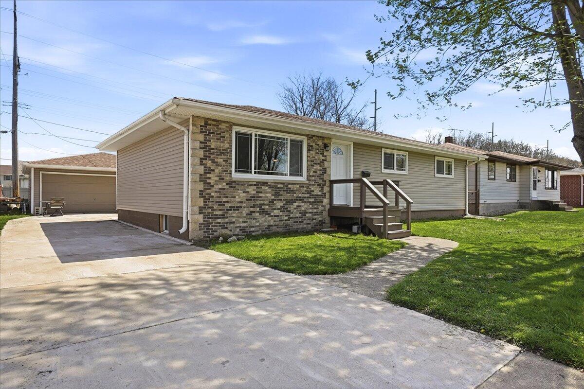 9937 Delaware Place Highland, IN 46322 - Photo 2 of 31 1200x800