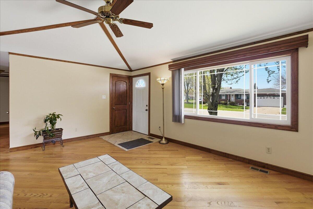 9937 Delaware Place Highland, IN 46322 - Photo 3 of 31 1200x800