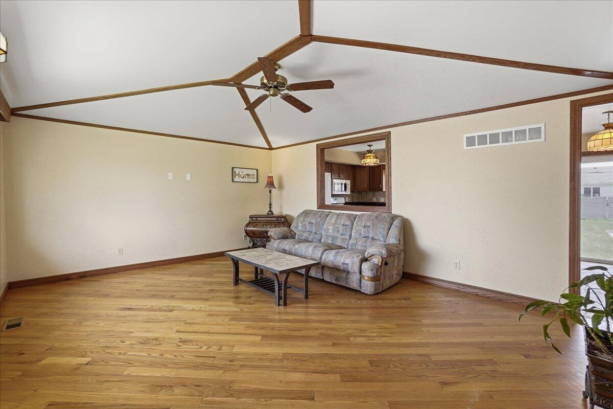 9937 Delaware Place Highland, IN 46322 - Photo 4 of 31 1200x800