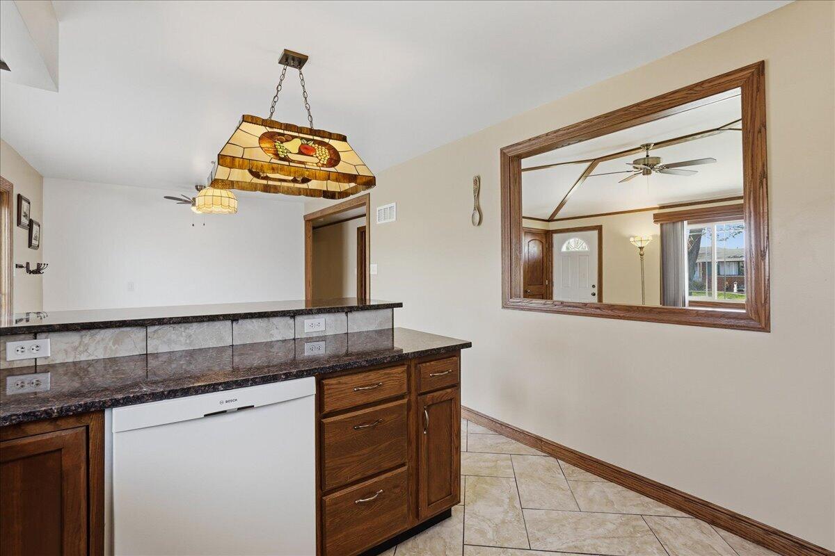 9937 Delaware Place Highland, IN 46322 - Photo 7 of 31 1200x800
